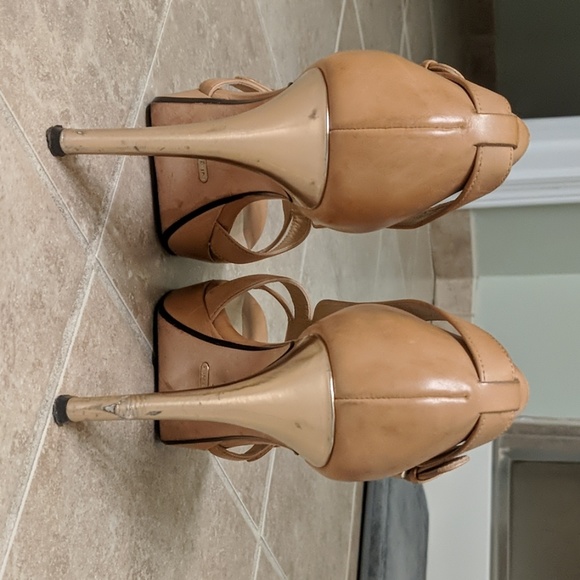 Heels - Picture 3 of 4